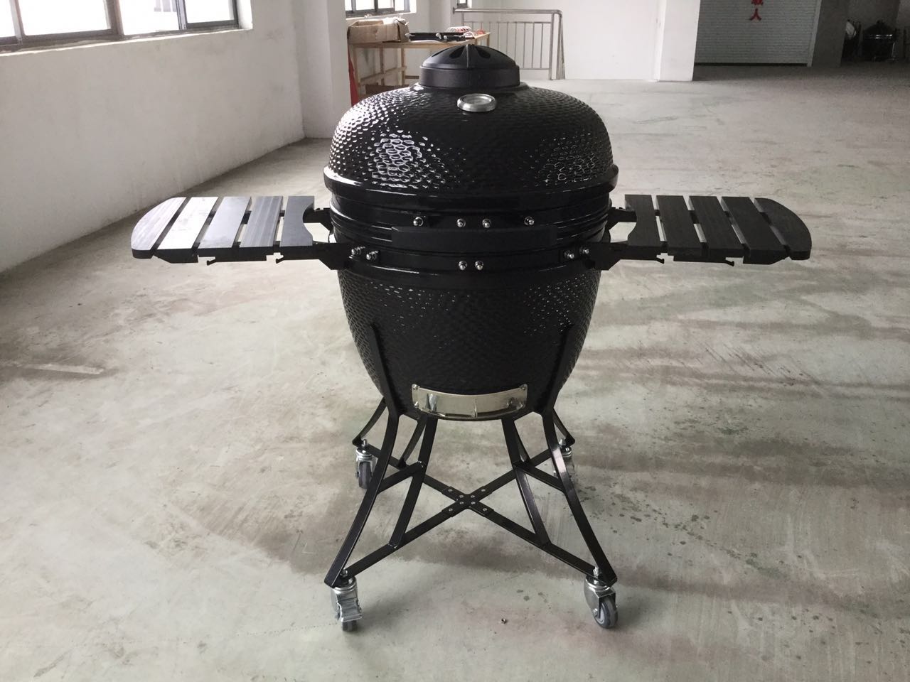 kamado grill with hdpe shelves